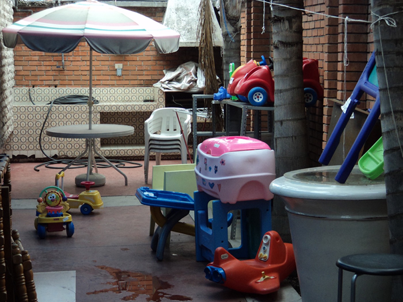 Juguetes, mobiliario infantil y artículos de jardín en Tesoros Bazar